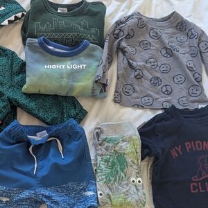 Lot Of Size 2 Boys Clothes GAP / Hanna Anderson/ Joe Fresh / Carter's